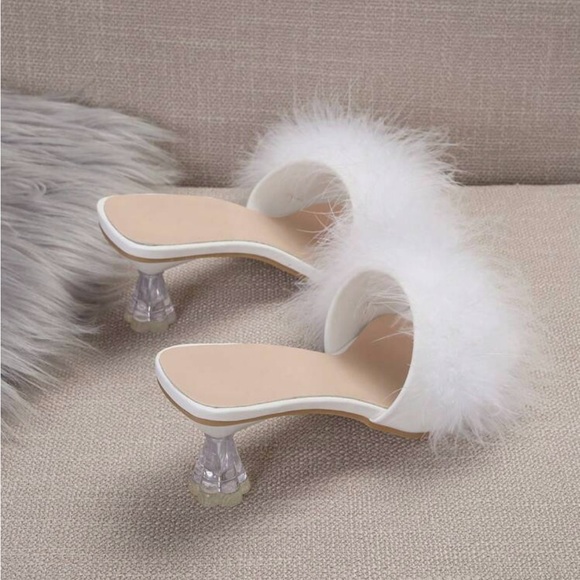 New Summer Style High-heeled Sandals
Chunky Heel, Transparent Crystal Heels - Picture 2 of 8